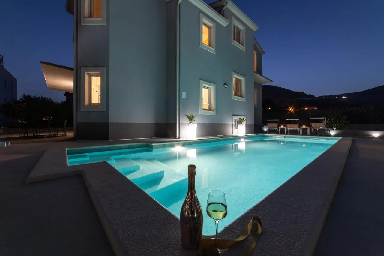 Apartment Villa Ban Trogir
