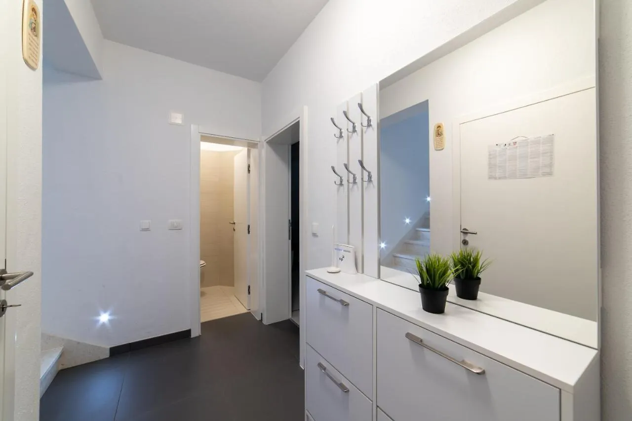 Villa Ban Trogir 0*,