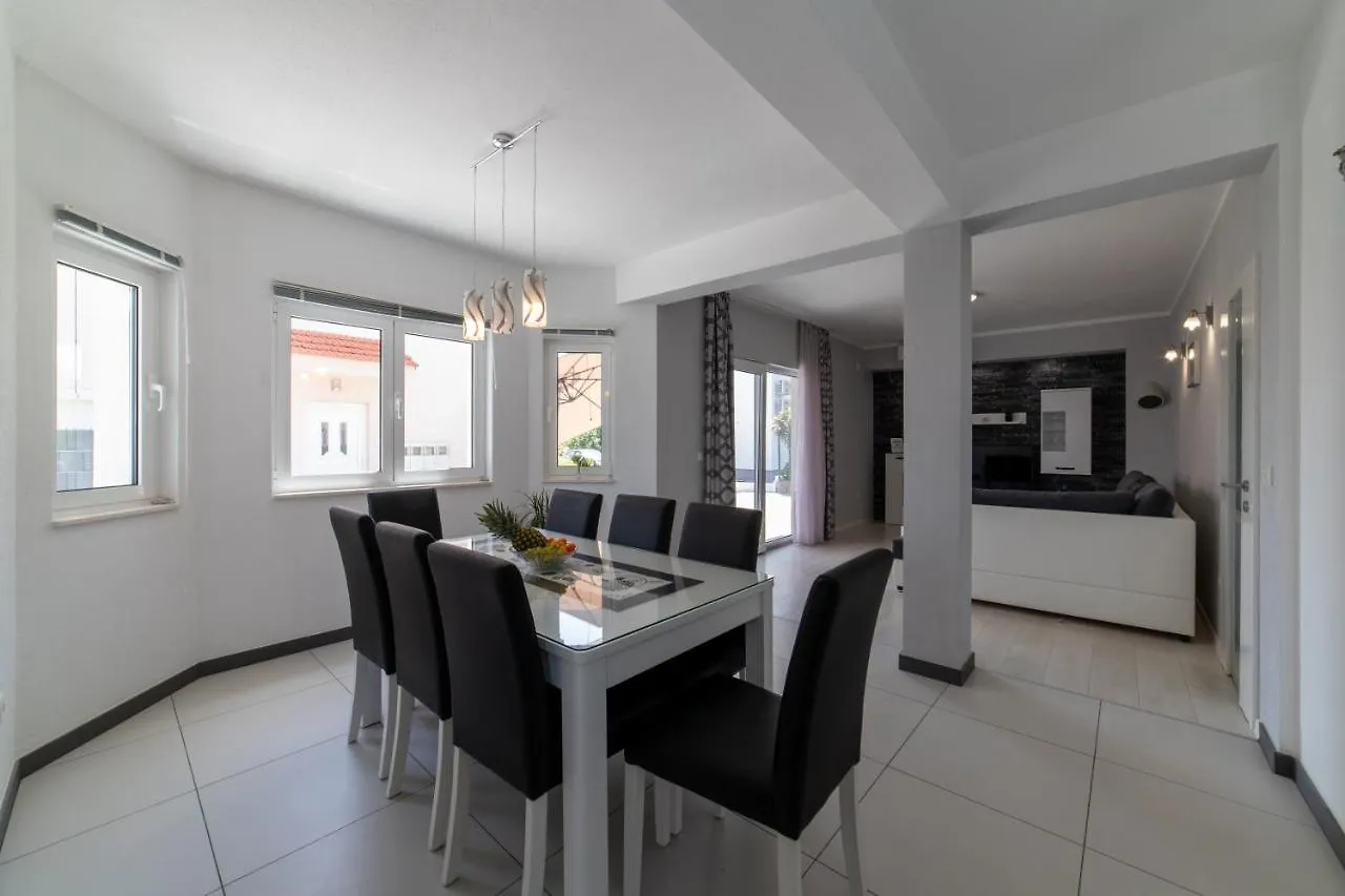Villa Ban Trogir 0*,  Croatia