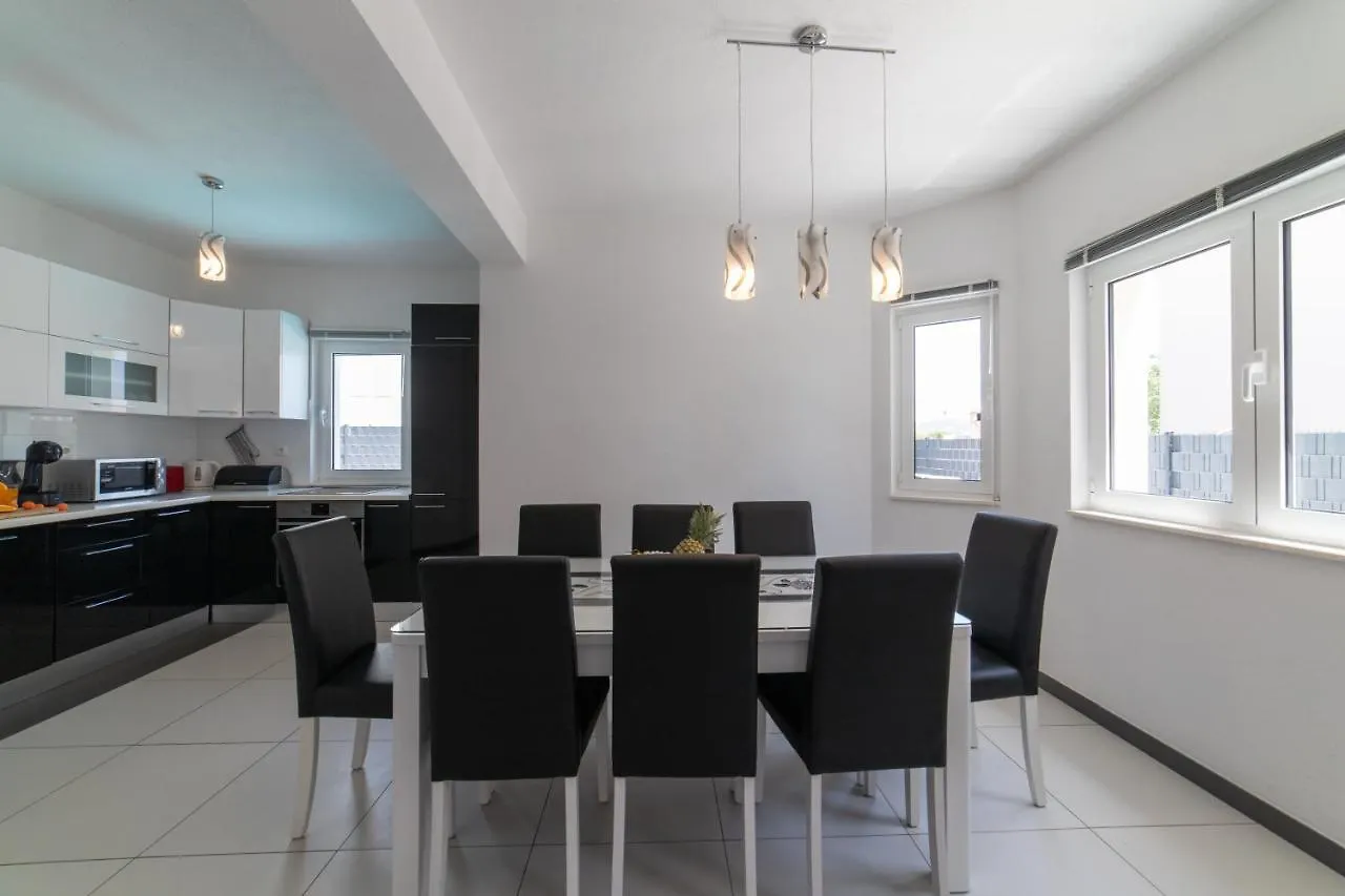 Villa Ban Trogir 0*,