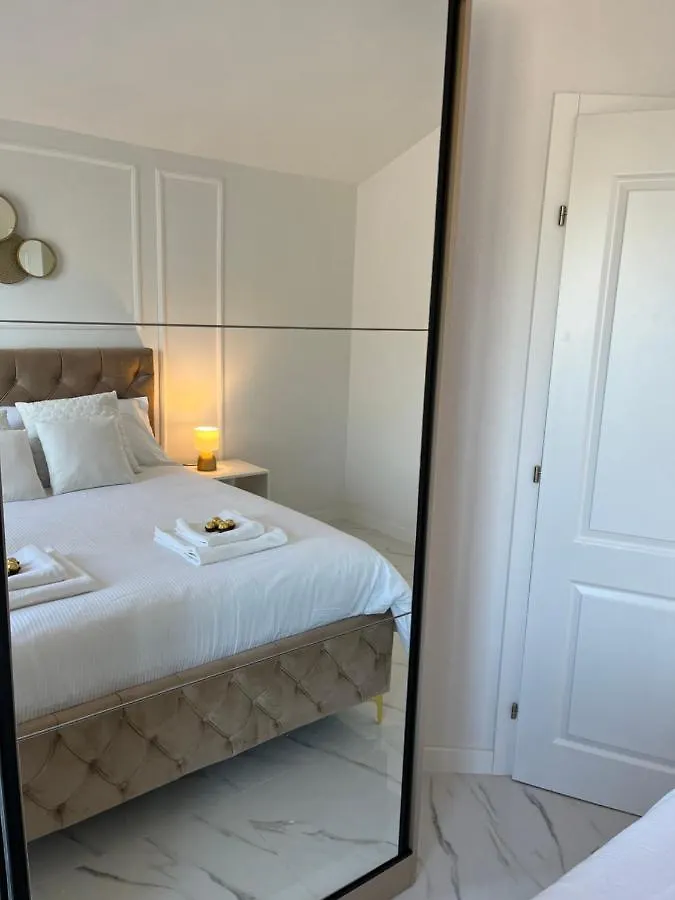 Villa Ban Trogir 0*,  Croatia