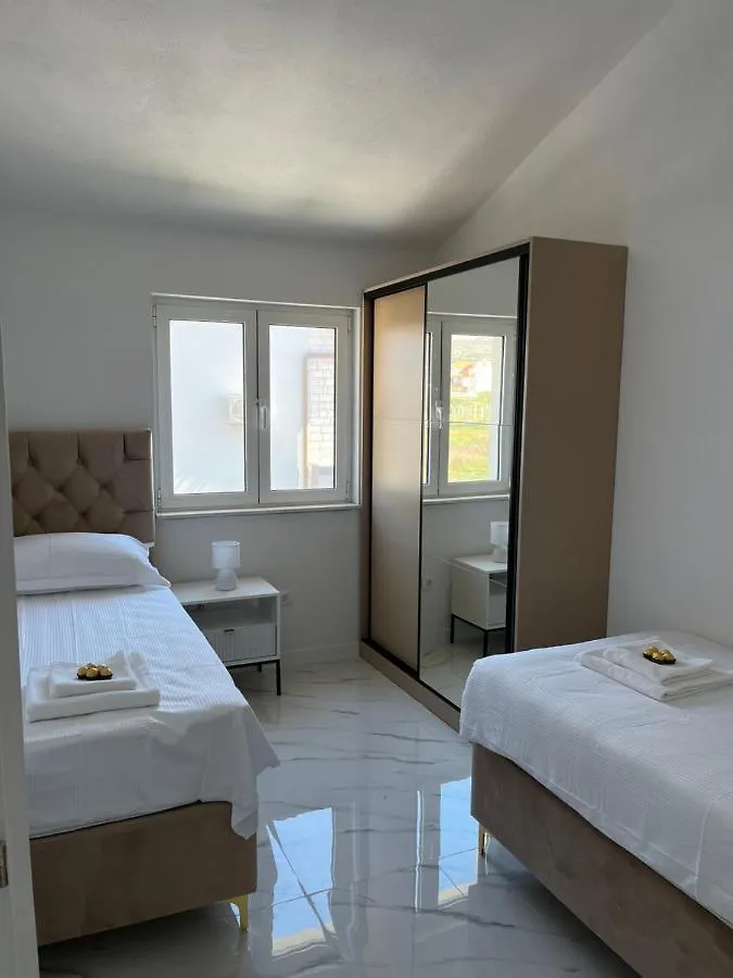 Villa Ban Trogir 0*,  Croatia