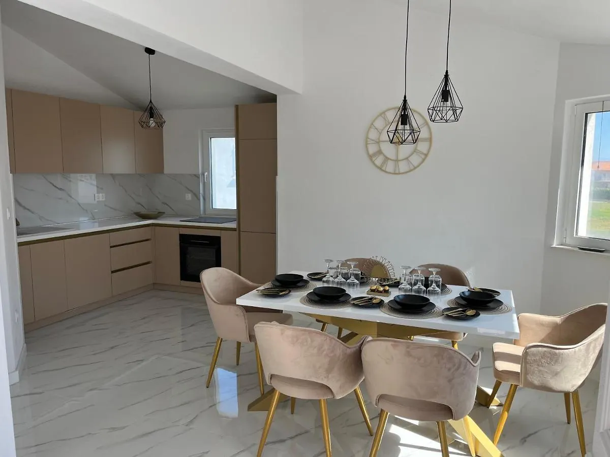 Villa Ban Trogir 0*,  Croatia